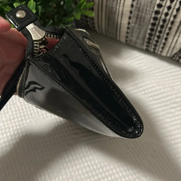 LOW START Coach patent leather wristlet - Picture 8 of 9